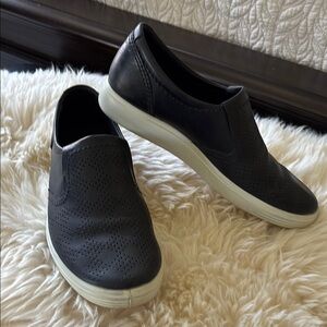 Ecco Black and White Sneakers Slip-On Comfort